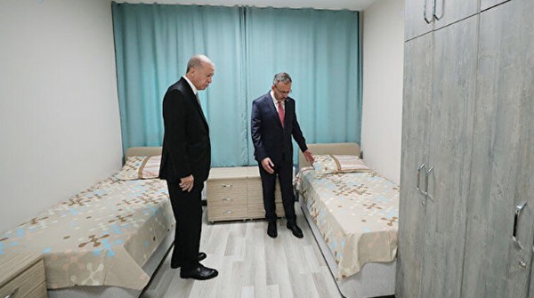 Cumhurbaşkanı Erdoğan açılışı yapılan GSB yurdunu inceledi!